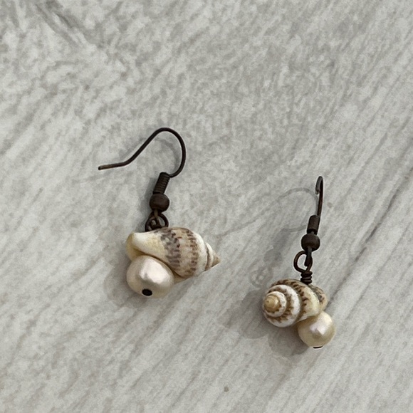 Elegant Shell and Pearl Earrings - Ready for Gift-Giving in Gold Box - Picture 8 of 11
